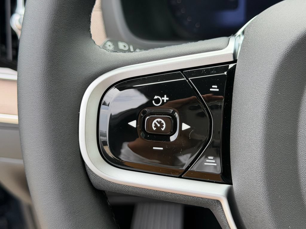 New 2026 Volvo XC90 B6 Plus w/ Protection Package Premier AWD/4WD image 20