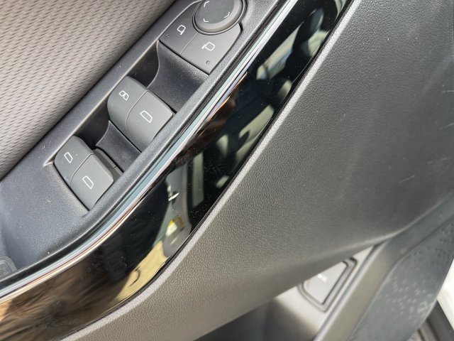 New 2027 Chevrolet Equinox LT w/ Convenience Package II FWD image 13