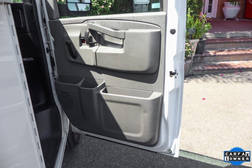 Used 2018 Chevrolet Express 3500 RWD image 27