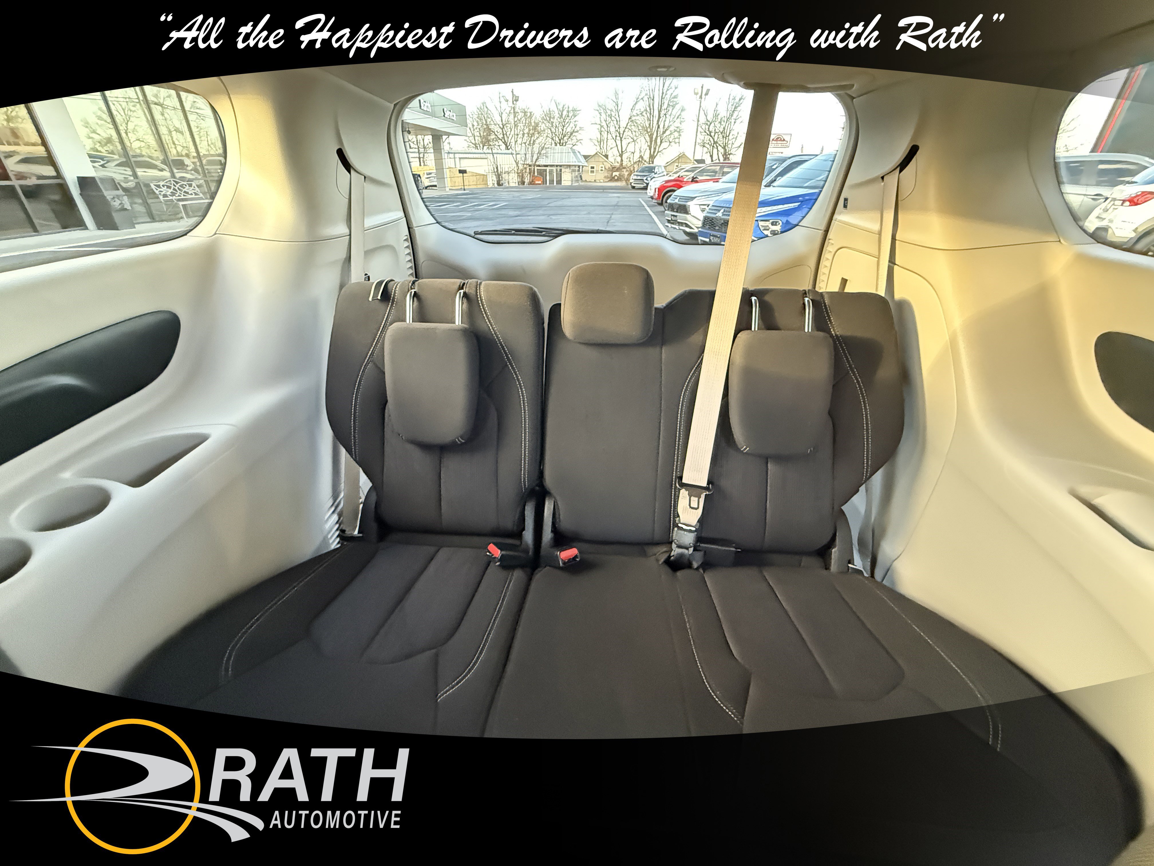 Used 2022 Chrysler Voyager LX image 22