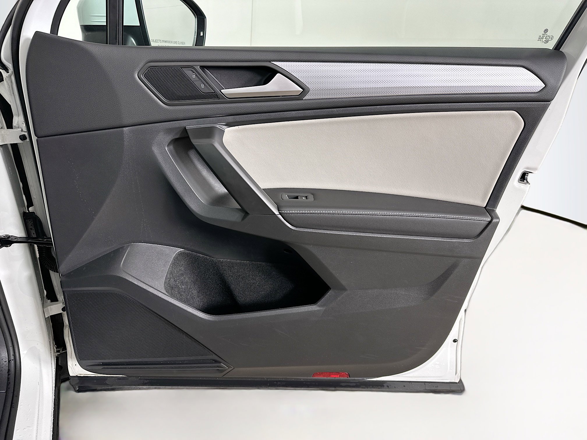 Used 2023 Volkswagen Tiguan S image 31