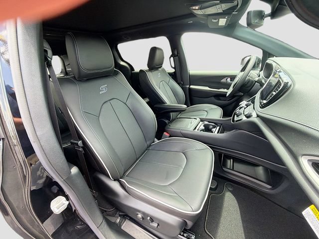 New 2027 Chrysler Pacifica Limited FWD image 30