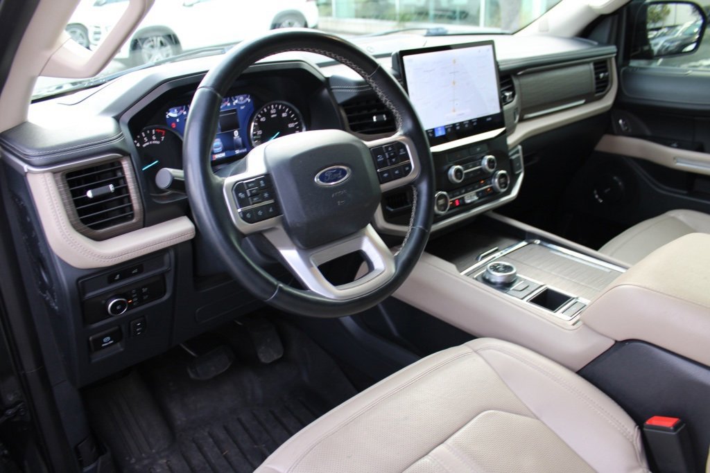 Used 2022 Ford Expedition Limited image 4