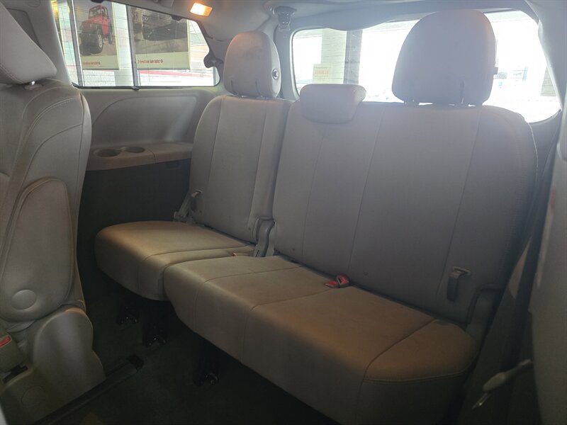 Used 2017 Toyota Sienna XLE w/ XLE Navigation Package image 11