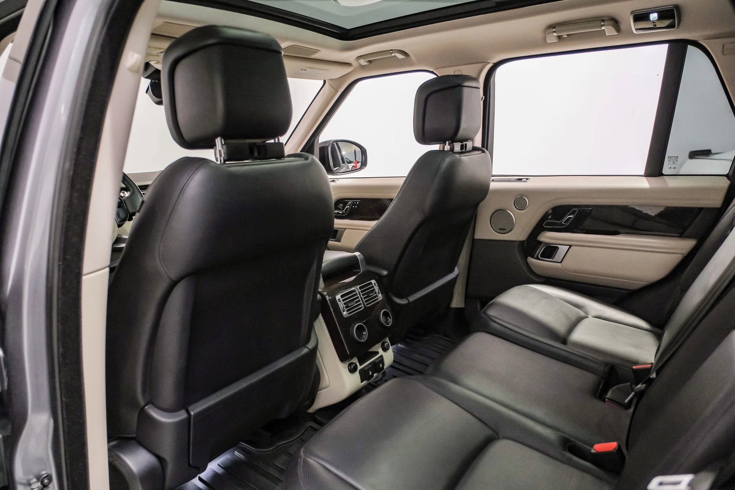 Used 2020 Land Rover Range Rover HSE image 37