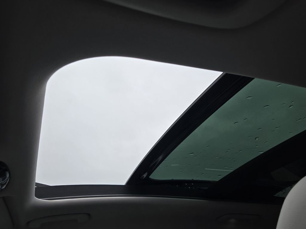 Certified 2025 Hyundai Tucson Limited FWD image 17