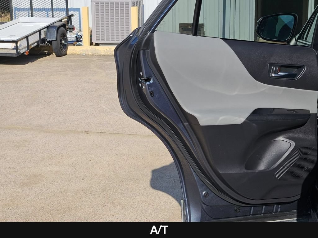 Used 2023 Toyota Venza LE AWD/4WD image 18