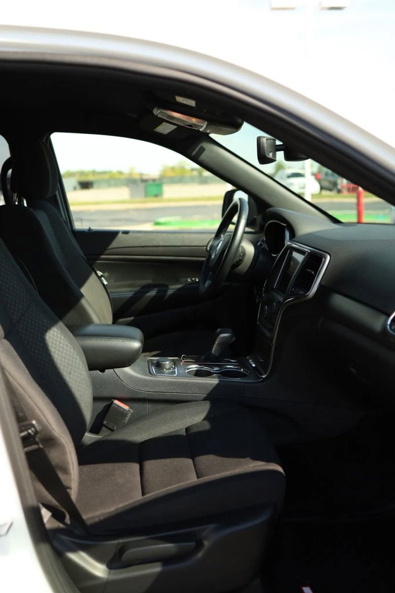 Used 2018 Jeep Grand Cherokee Laredo image 39