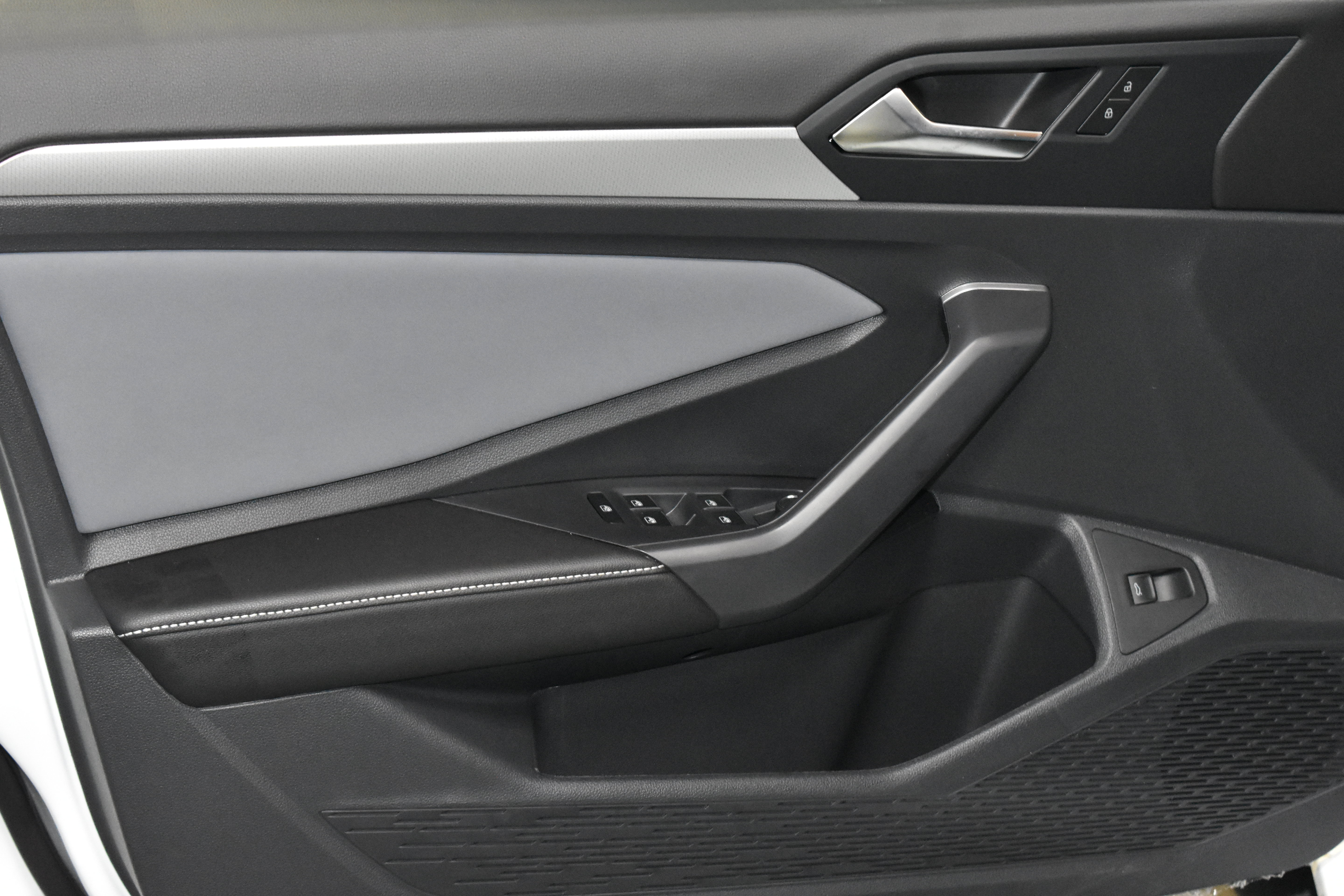 New 2026 Volkswagen Jetta SE FWD image 3