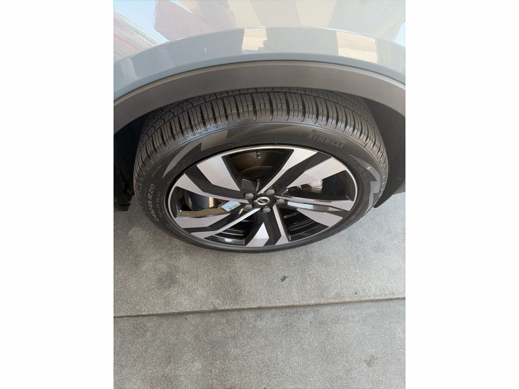 Used 2023 Volvo XC40 B4 Plus w/ Protection Package Premier FWD image 17
