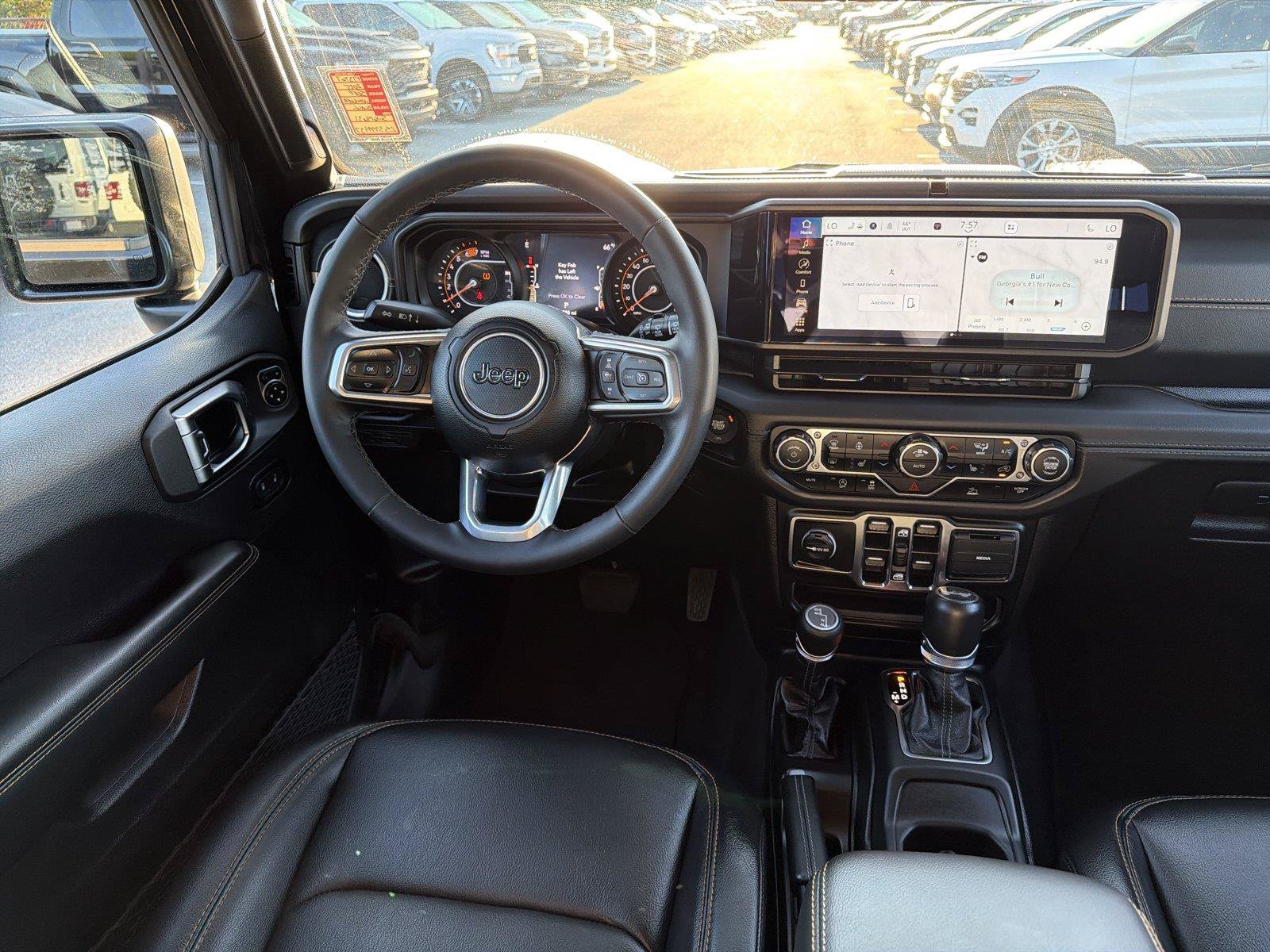 Used 2025 Jeep Wrangler Unlimited Sahara AWD/4WD image 21