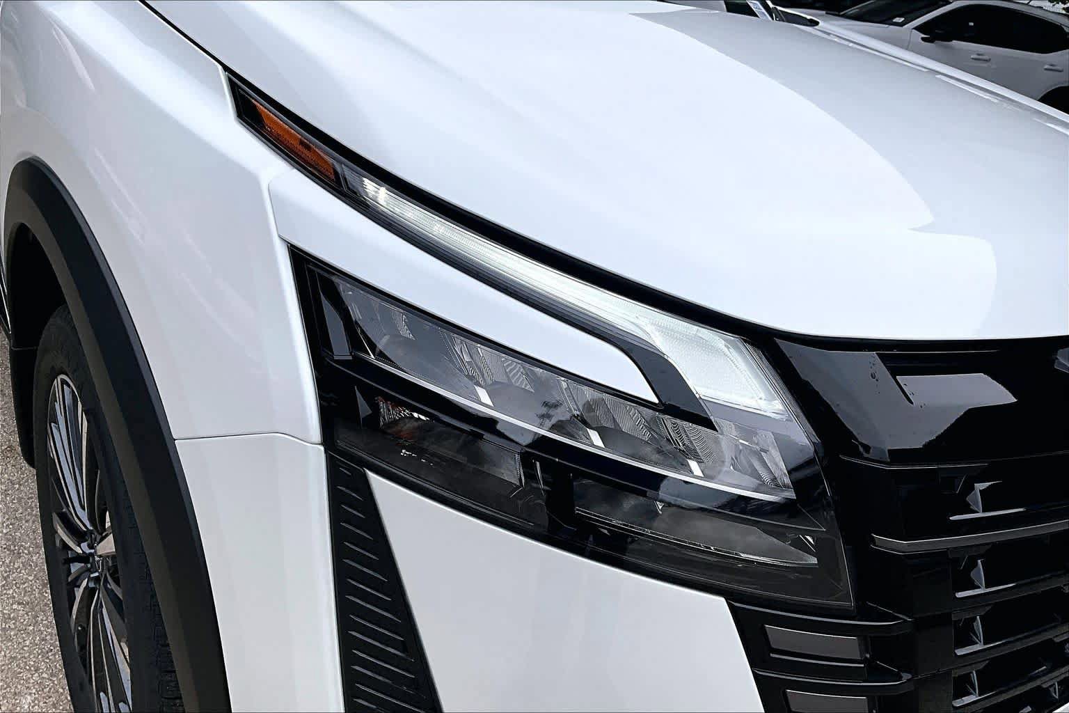 New 2026 Nissan Pathfinder Platinum FWD image 18