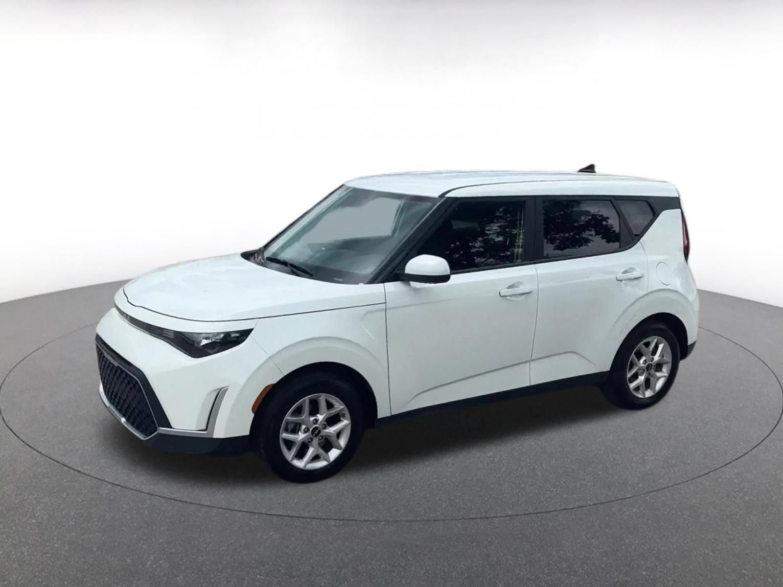 Used 2025 Kia Soul LX w/ LX Technology Package FWD image 8