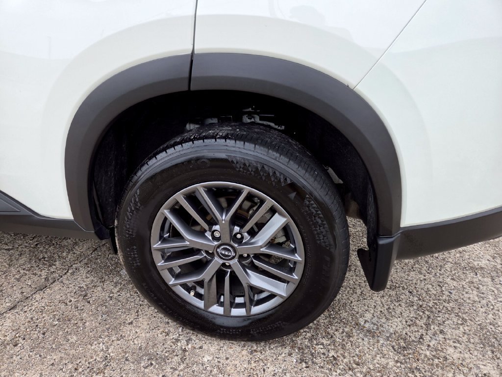 Used 2026 Nissan Rogue S FWD image 25