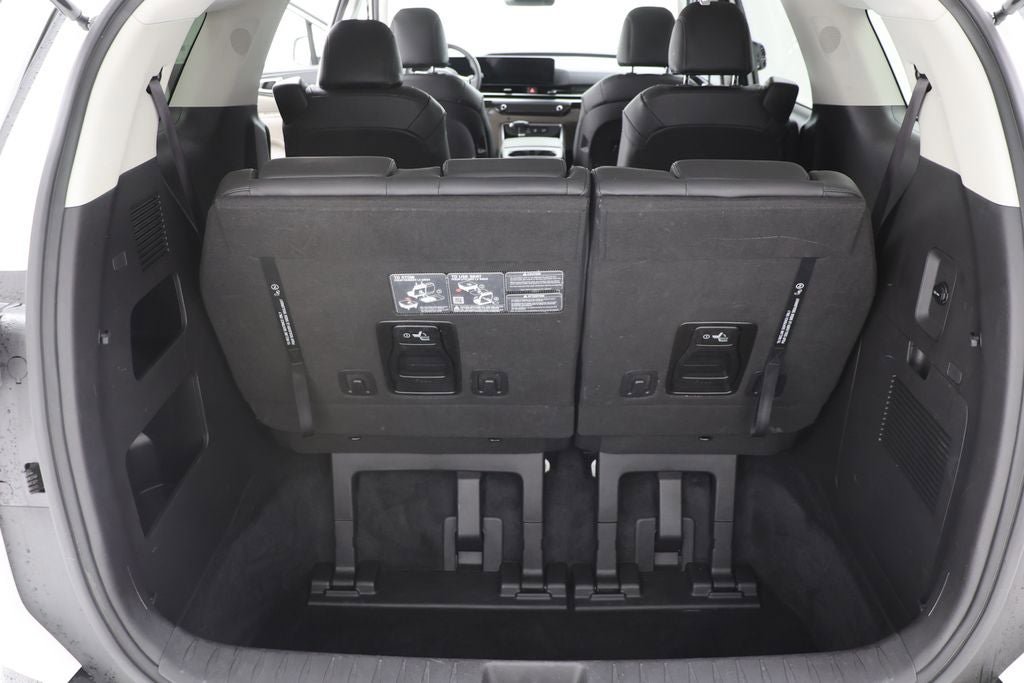 Used 2025 Kia Carnival FWD image 25