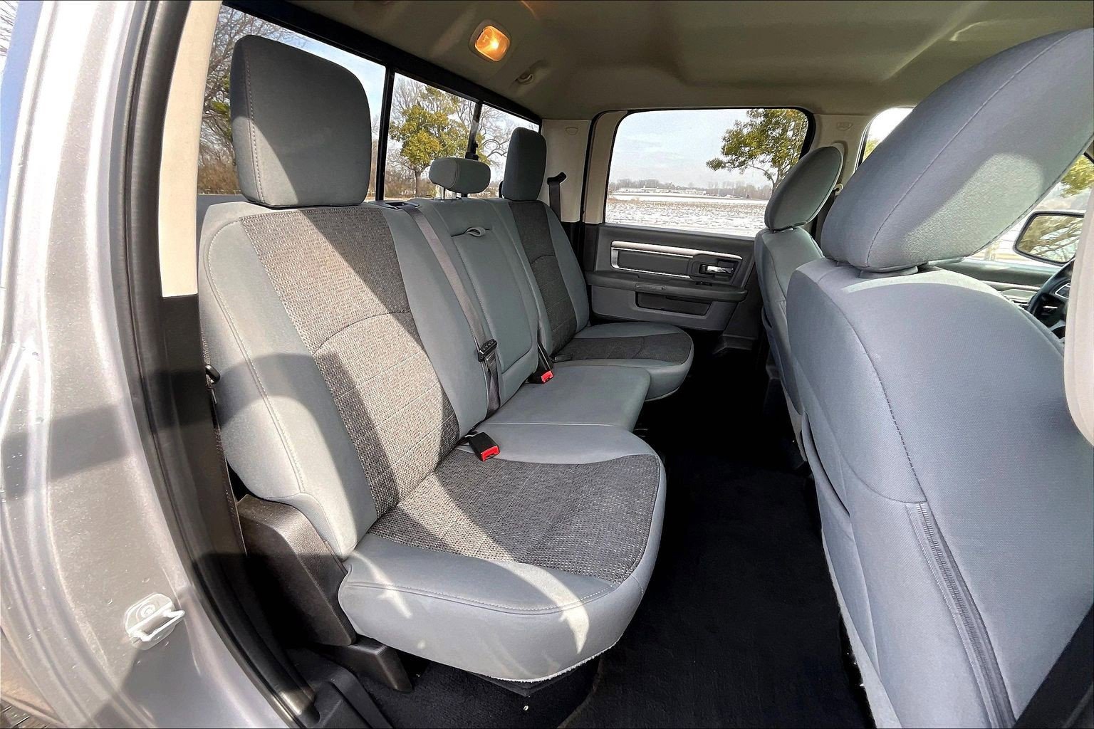 Used 2019 RAM 1500 Classic SLT w/ Luxury Group image 16