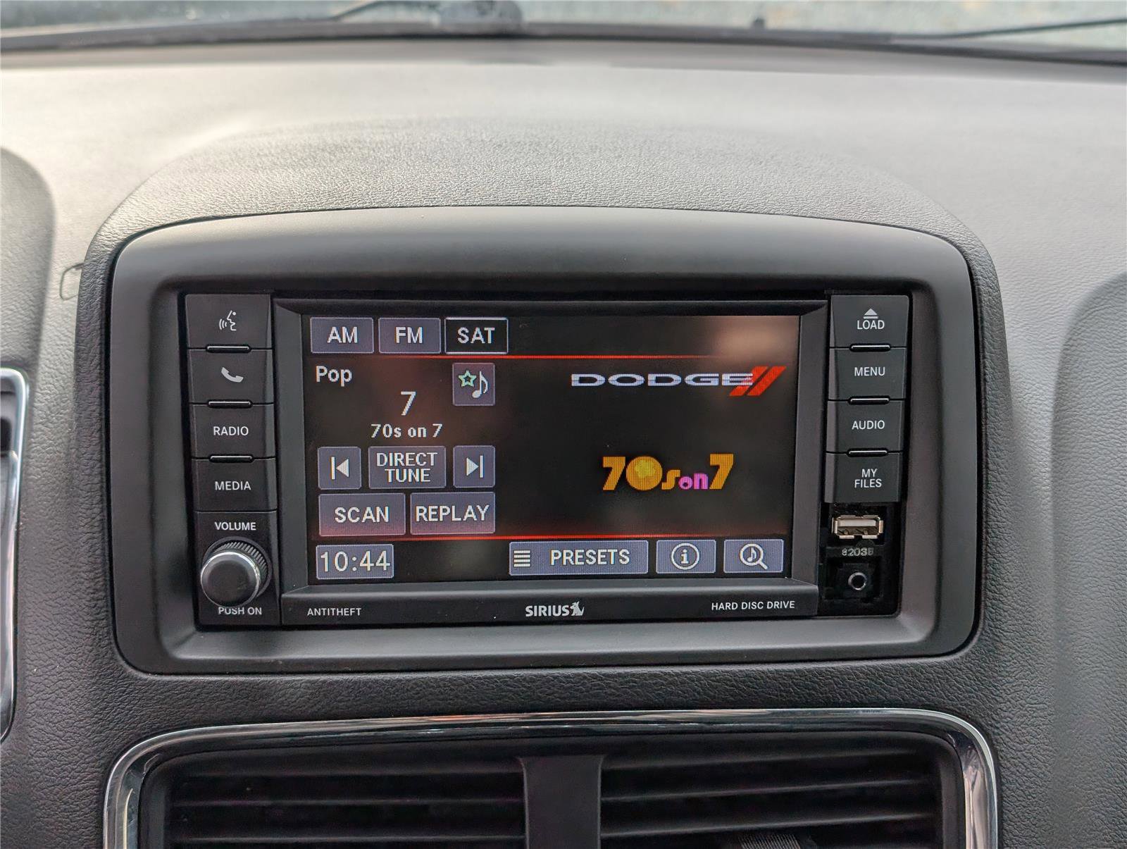 Used 2018 Dodge Grand Caravan SE w/ UConnect Hands-Free Group image 21