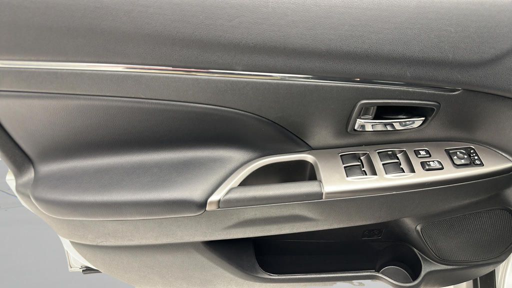 Used 2025 Mitsubishi Outlander Sport AWD image 14