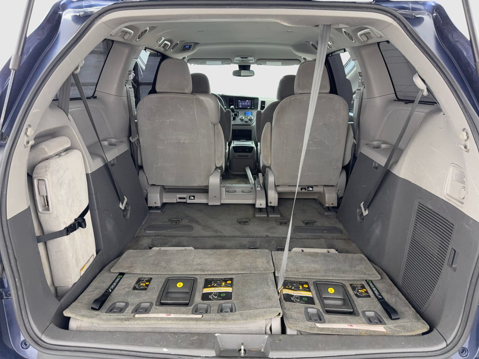 Used 2018 Toyota Sienna LE w/ Carpet Mat Package FWD image 46