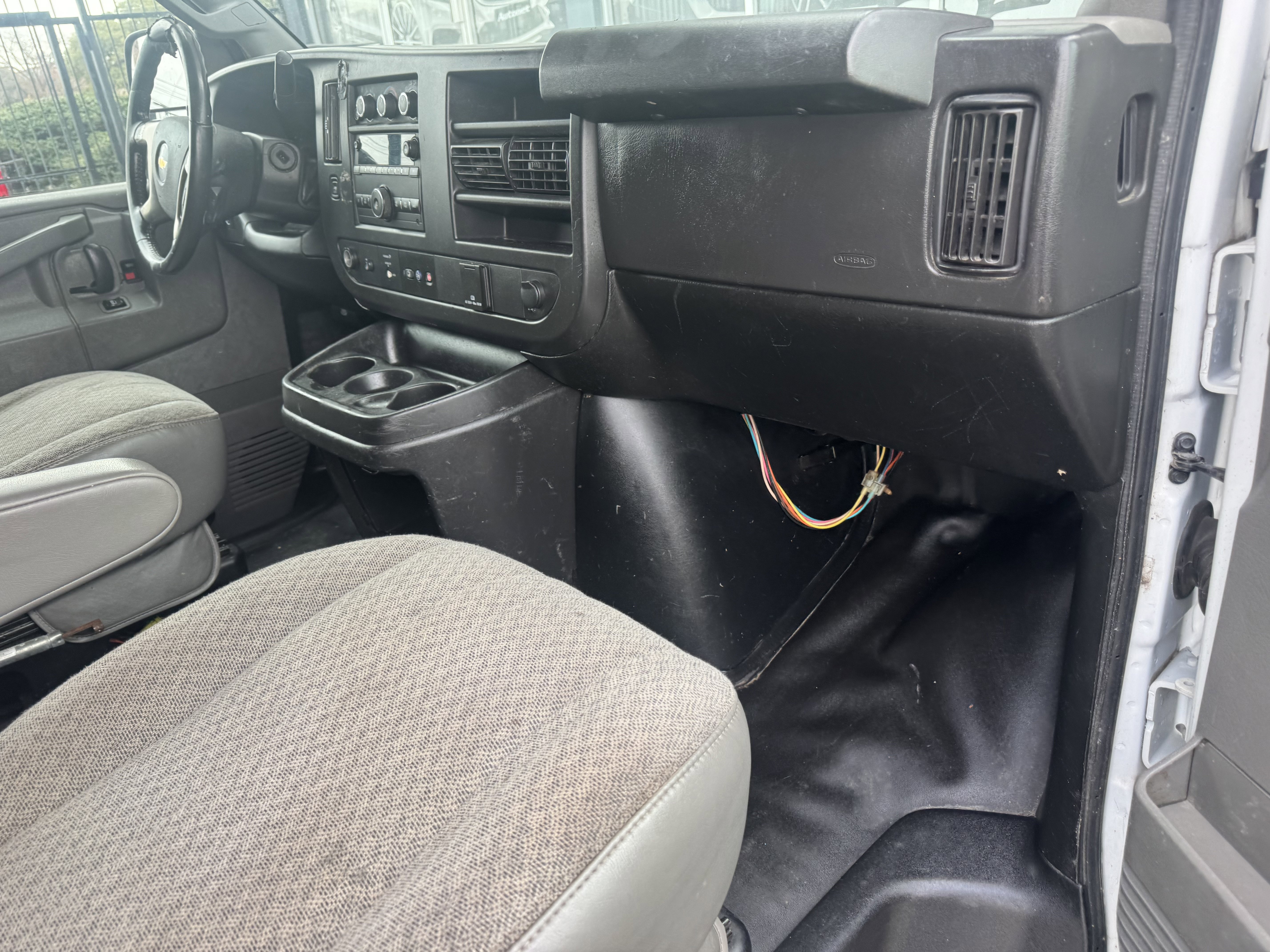 Used 2019 Chevrolet Express 2500 w/ Enhanced Convenience Package image 10