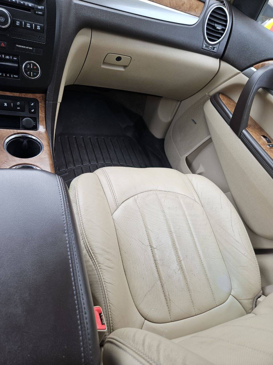 Used 2008 Buick Enclave CXL w/ Entertainment Package #1 AWD/4WD image 4