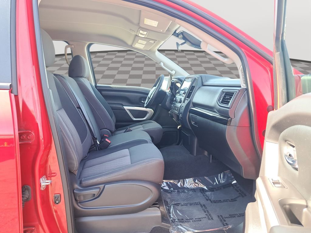 Used 2022 Nissan Titan SV image 18