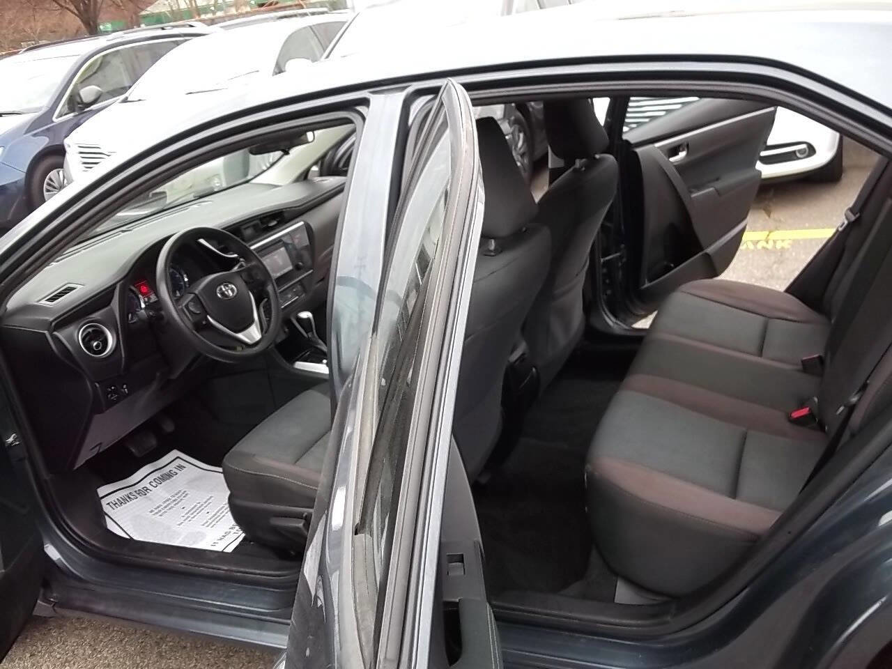 Used 2017 Toyota Corolla LE image 3