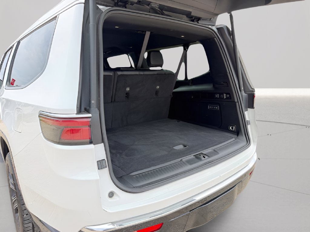 Used 2024 Jeep Wagoneer L Series II RWD image 8