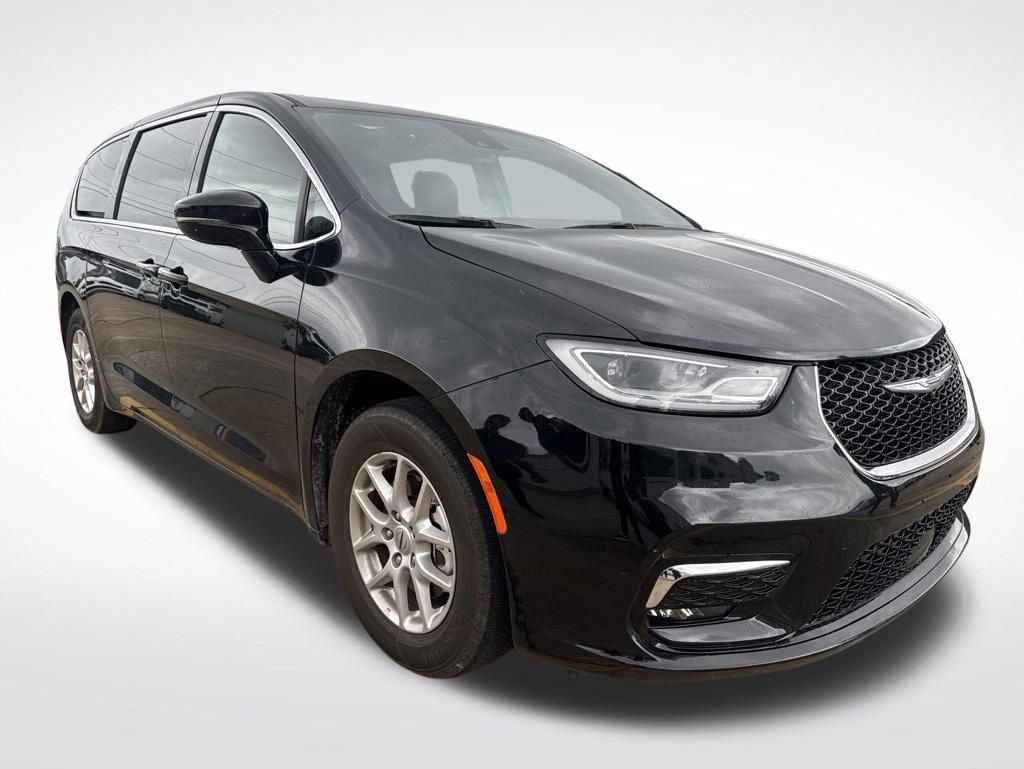 Used 2025 Chrysler Pacifica Select FWD image 1