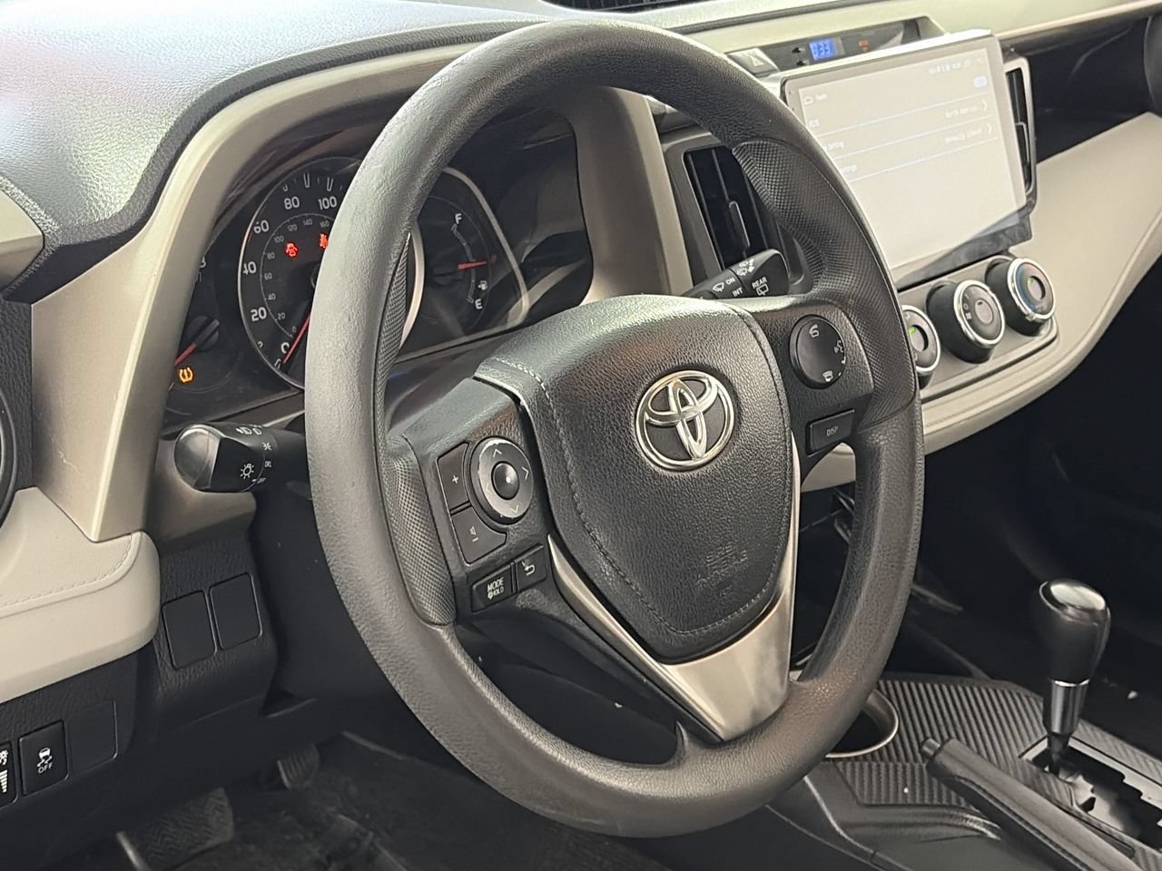 Used 2015 Toyota RAV4 LE FWD image 13