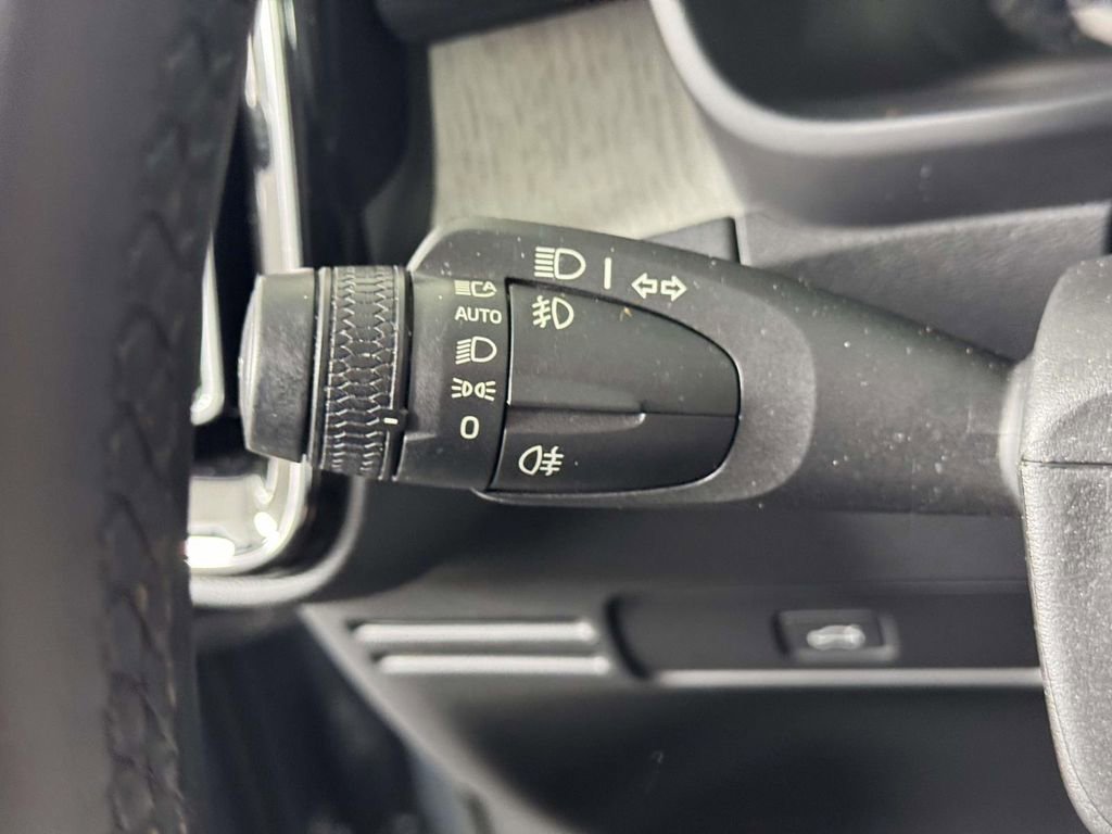 Used 2023 Volvo XC40 B5 Plus w/ Protection Package Premier AWD/4WD image 20
