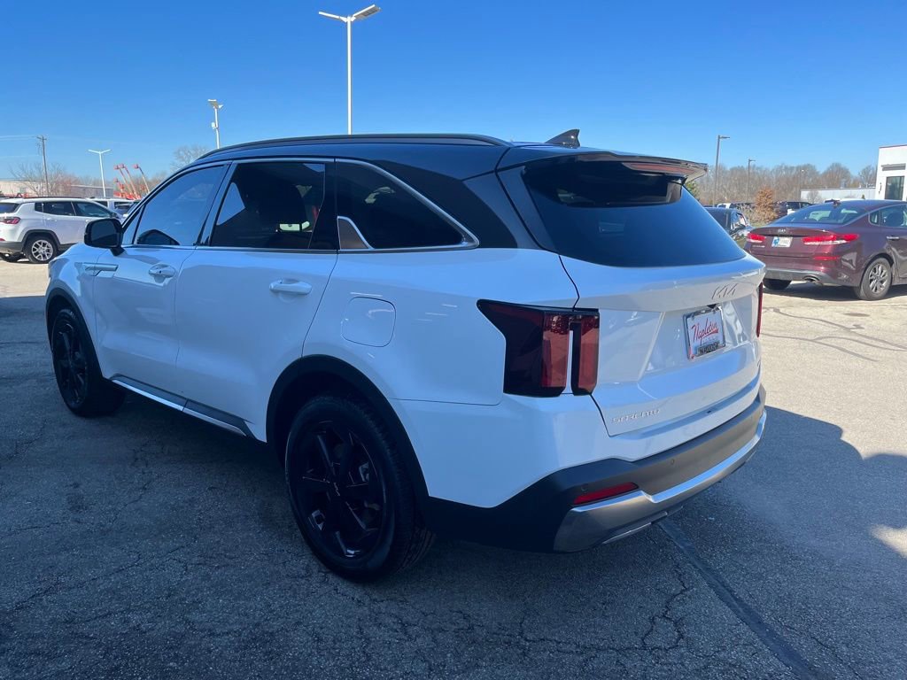 Certified 2025 Kia Sorento EX image 5