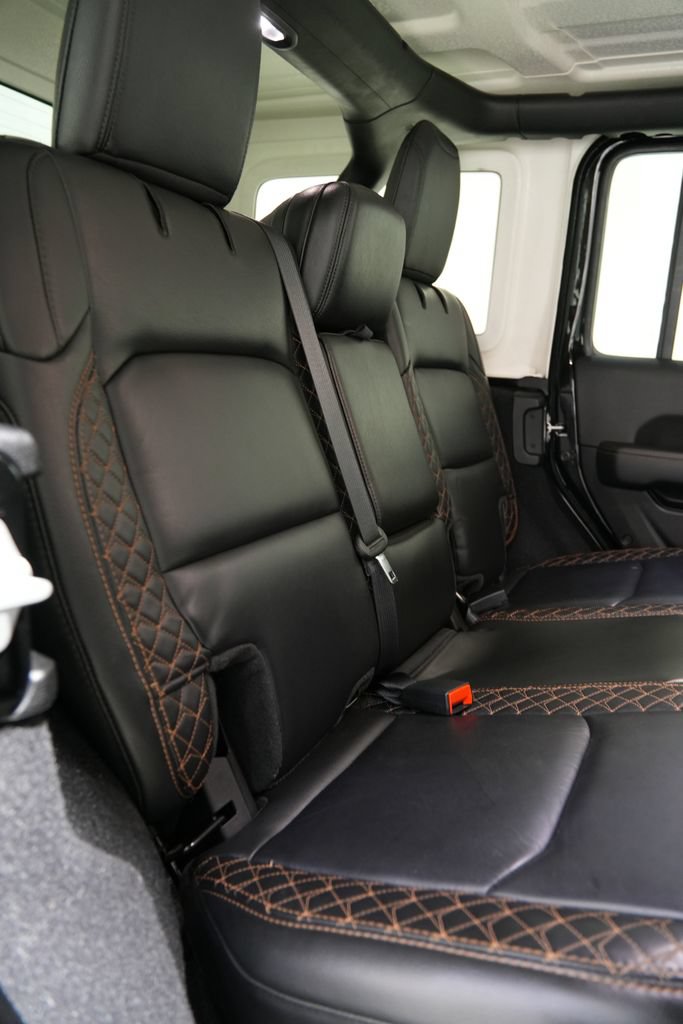 Used 2022 Jeep Wrangler Unlimited Sahara AWD/4WD image 40
