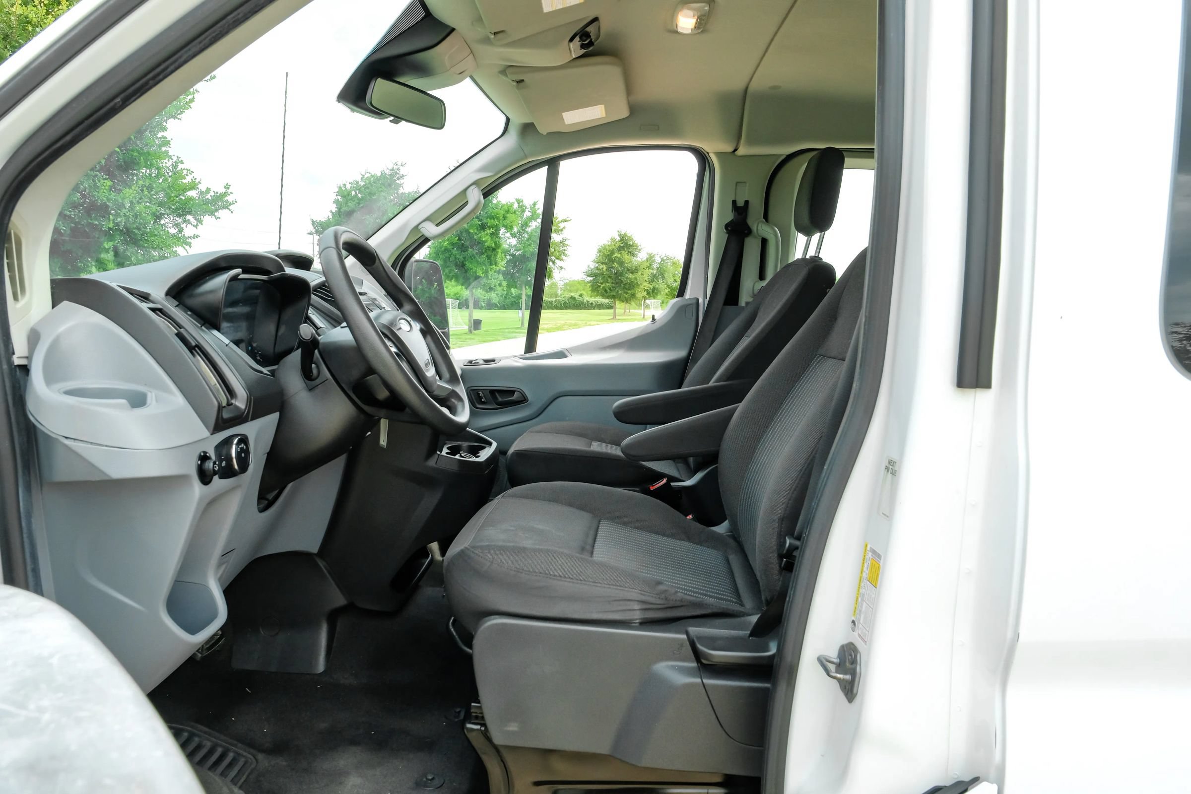 Used 2018 Ford Transit 350 XLT RWD image 4