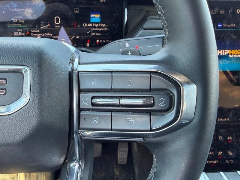 Used 2025 GMC Acadia Elevation w/ Elevation Premium Package FWD image 13
