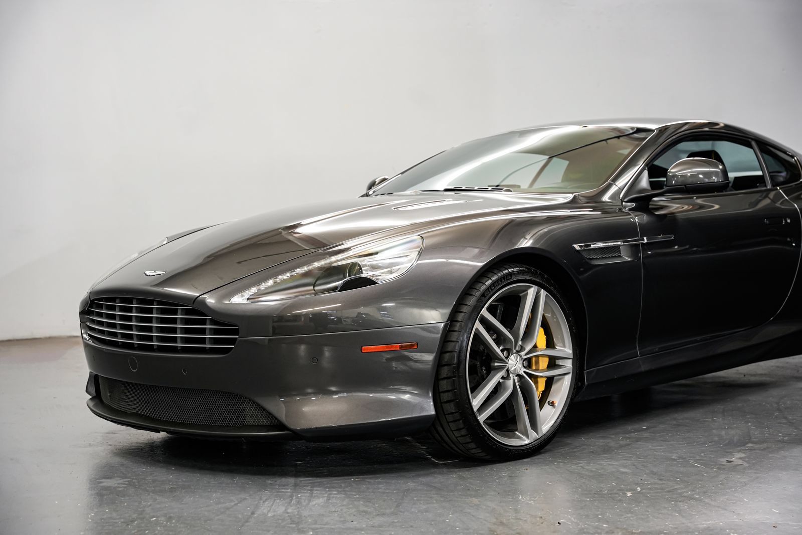 Used 2014 Aston Martin DB9 Coupe RWD image 28
