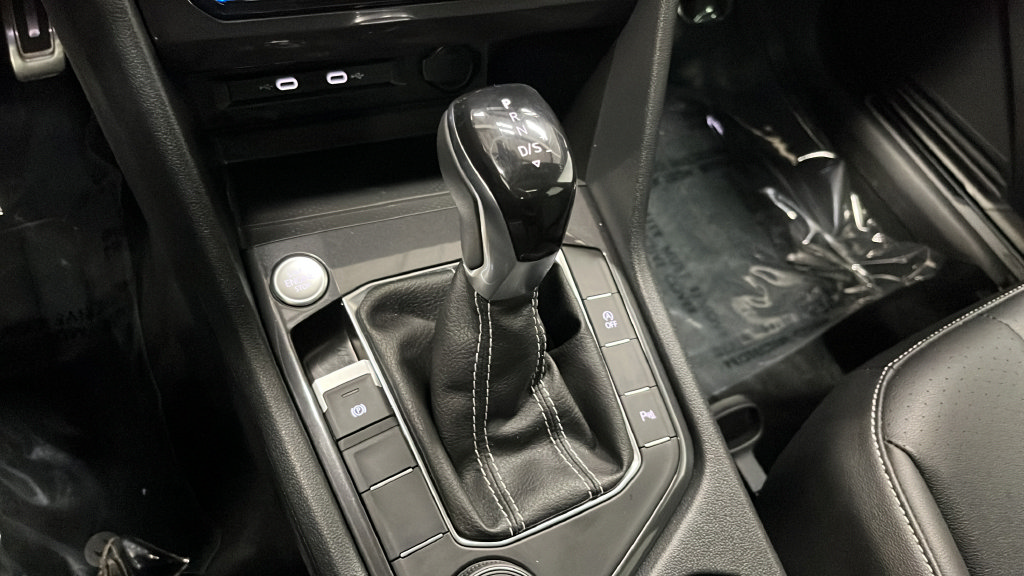 Used 2024 Volkswagen Tiguan SE R-Line AWD/4WD image 19