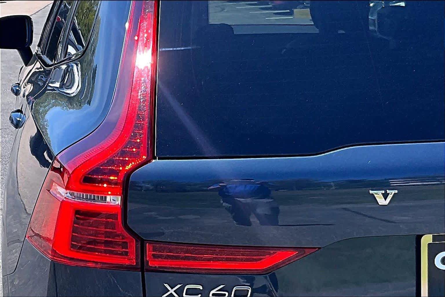Used 2025 Volvo XC60 B5 Plus AWD/4WD image 28