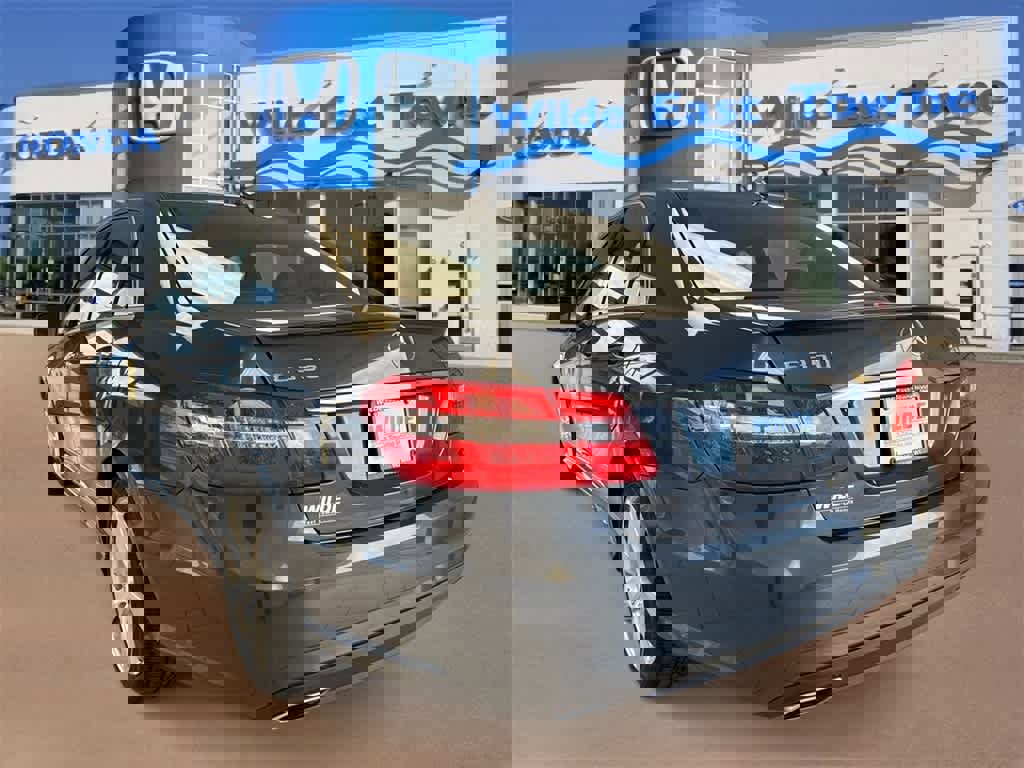 Used 2012 Mercedes-Benz E 350 4MATIC Sedan image 6