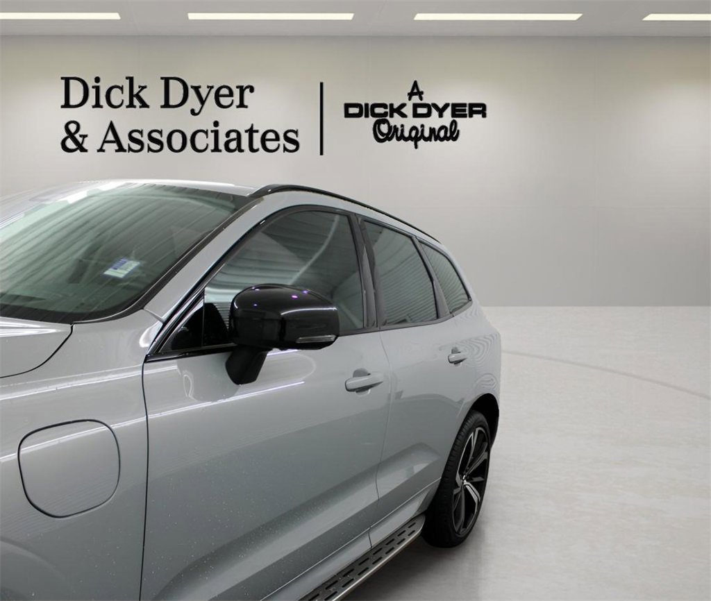 Certified 2025 Volvo XC60 T8 Ultra w/ Protection Package Premier image 3