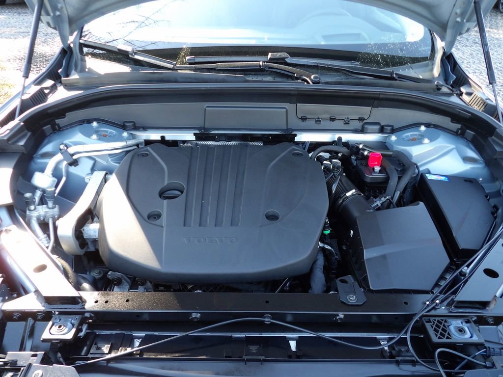 Certified 2023 Volvo XC60 B5 Ultimate w/ Climate Package image 29