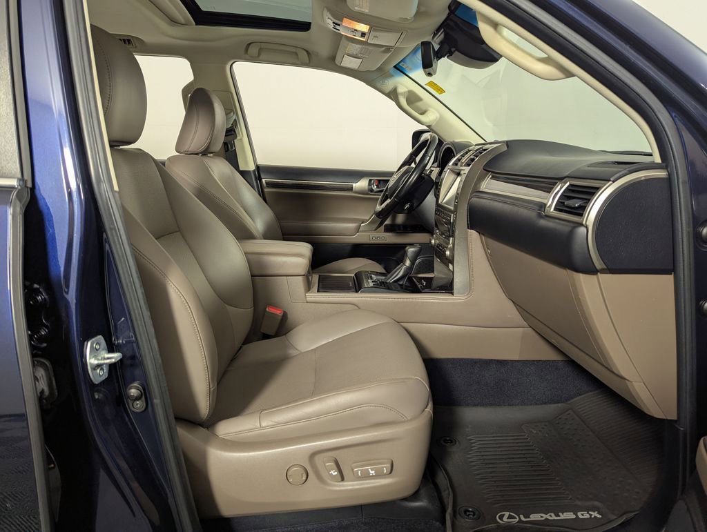 Used 2020 Lexus GX 460 Premium w/ Premium Package image 38