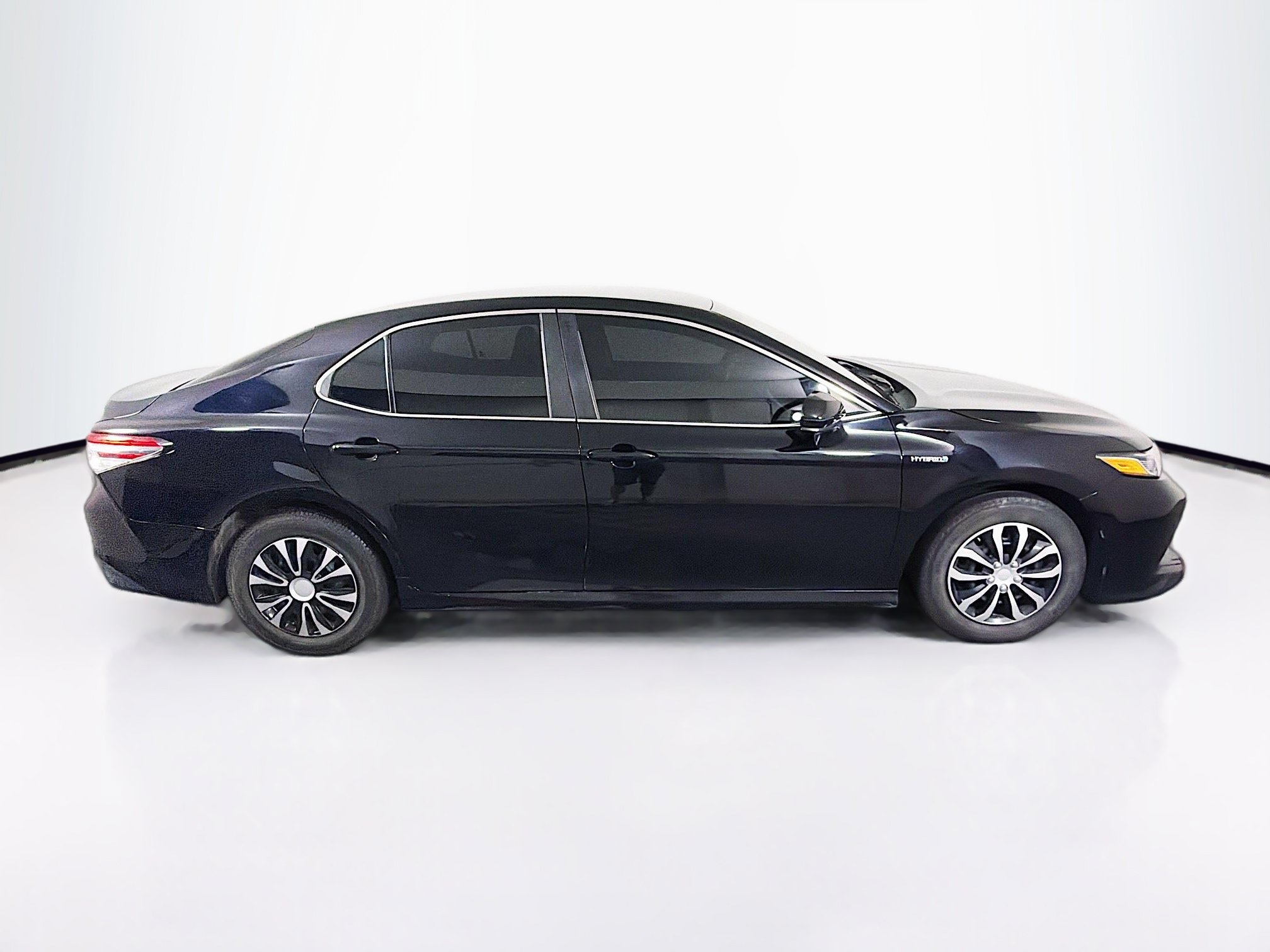 Used 2018 Toyota Camry LE FWD image 10