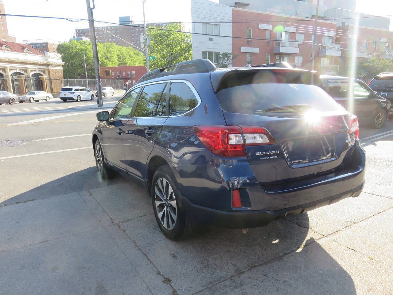 Used 2015 Subaru Outback 2.5i Limited AWD/4WD image 9