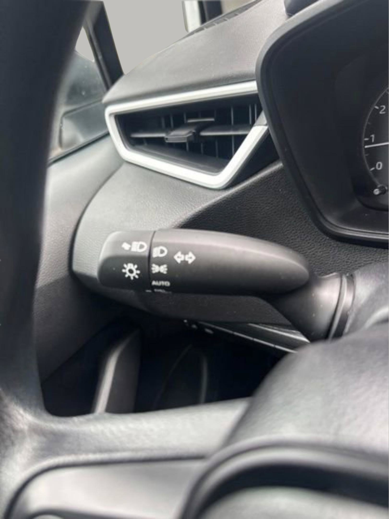 Used 2025 Toyota Corolla LE FWD image 19