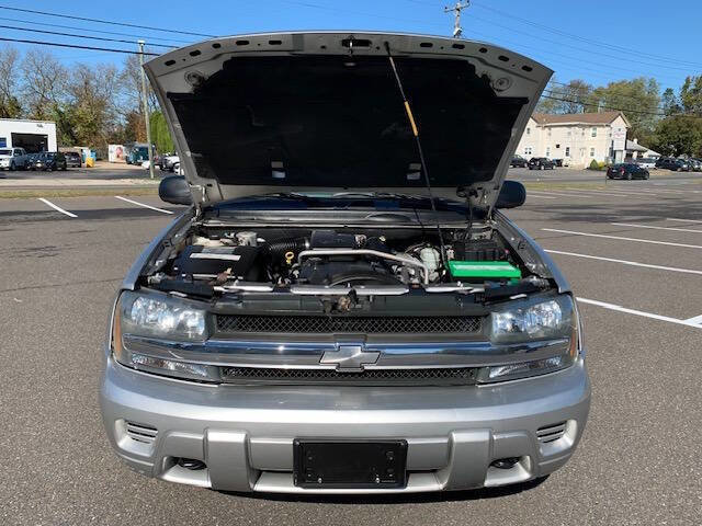 Used 2004 Chevrolet TrailBlazer LS w/ LS Preferred Equipment Group image 2