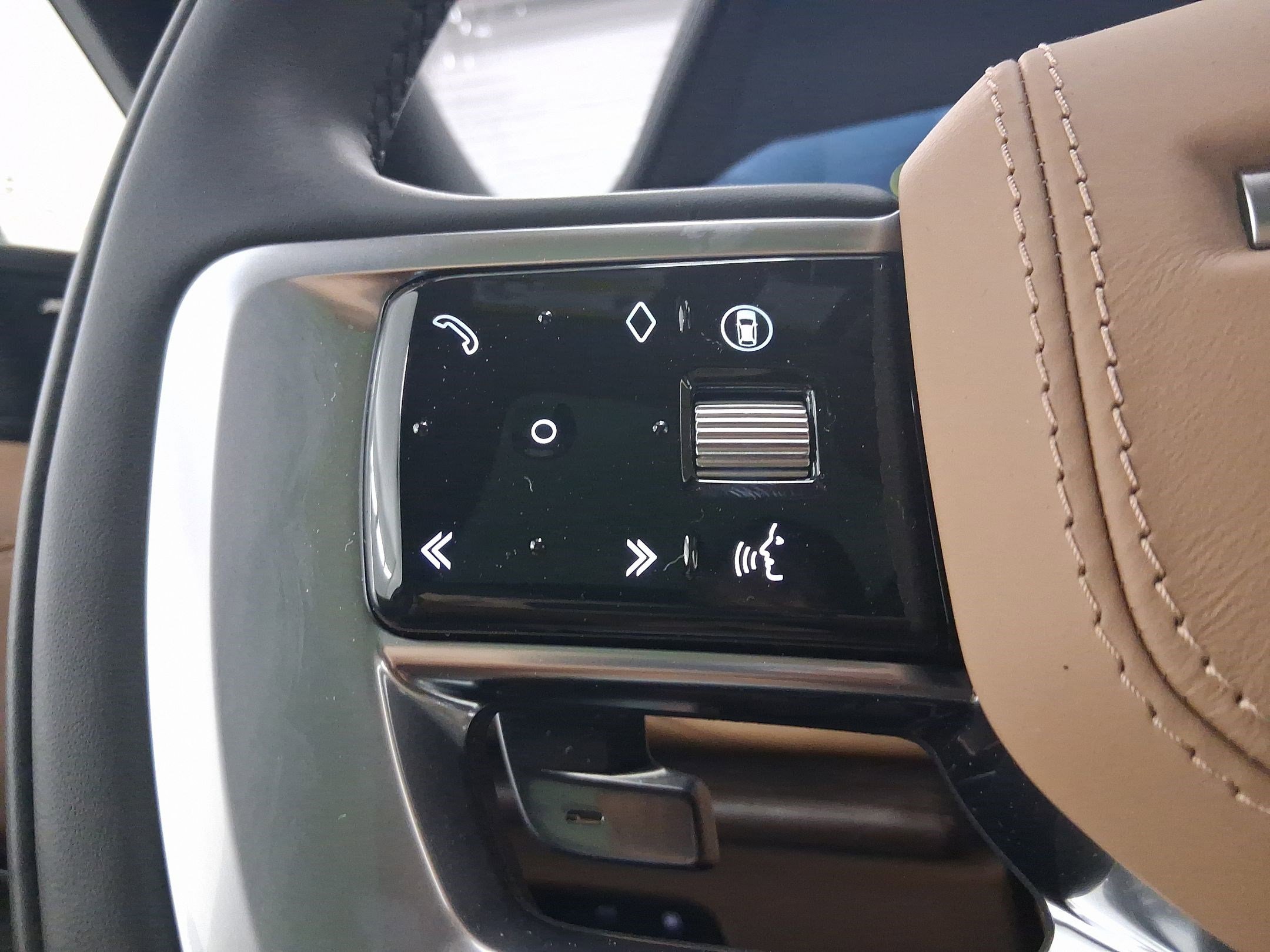 New 2026 Land Rover Range Rover SE image 15