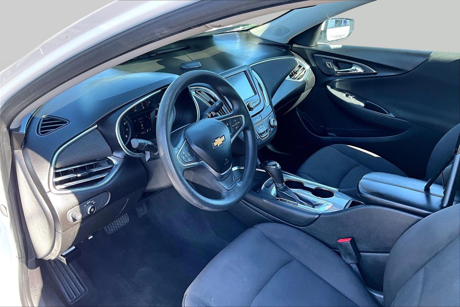 Used 2018 Chevrolet Malibu LT FWD image 12