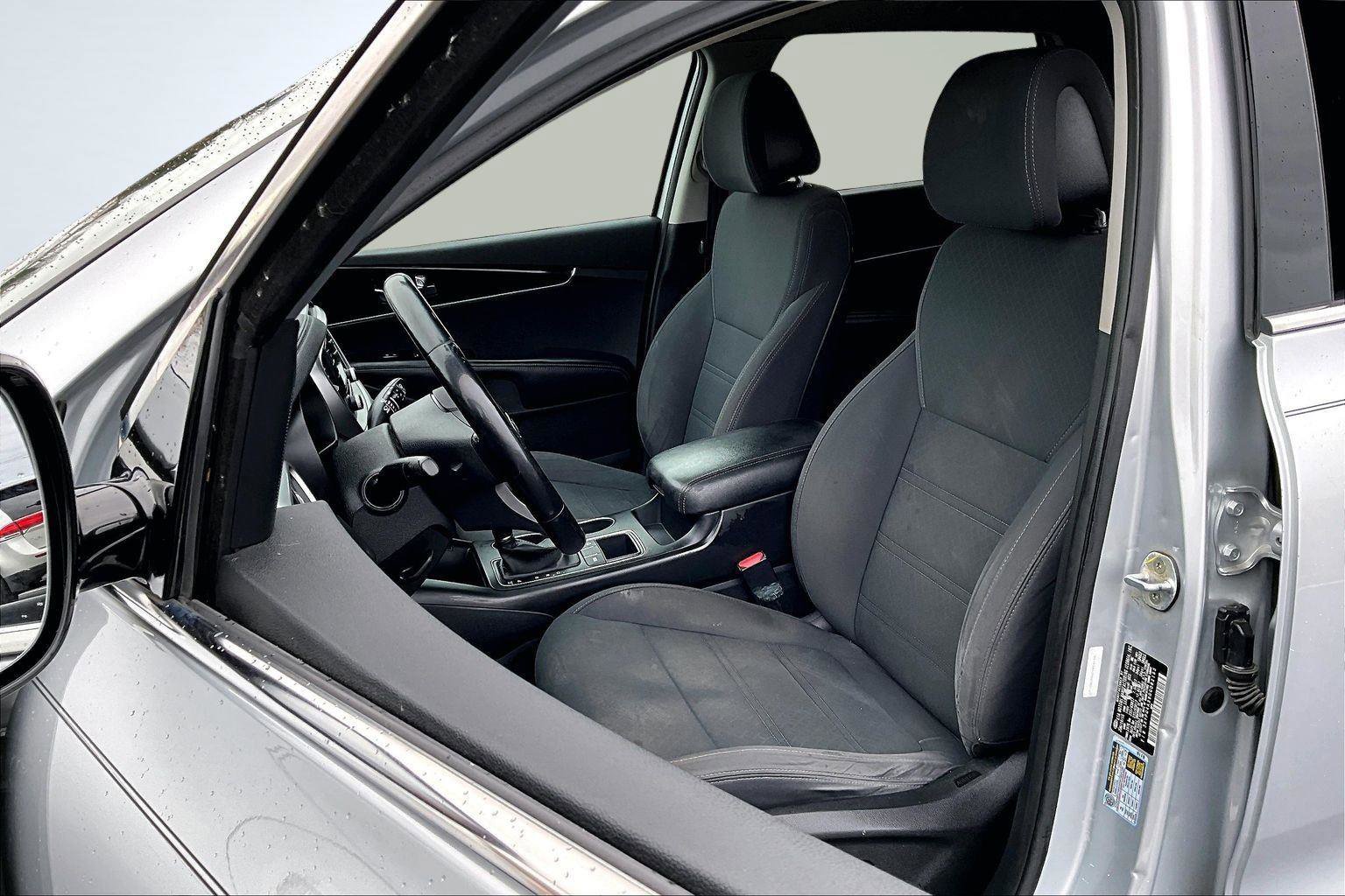 Used 2016 Kia Sorento LX w/ LX Convenience Package image 26