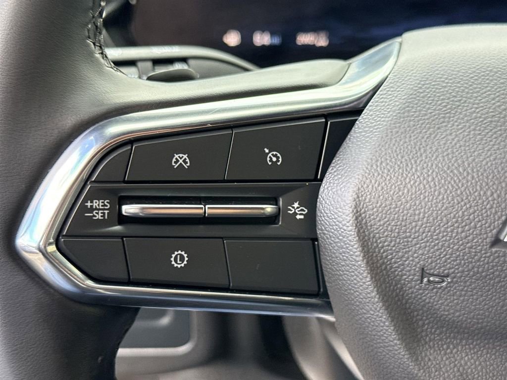 Used 2025 Chevrolet Suburban Z71 image 33